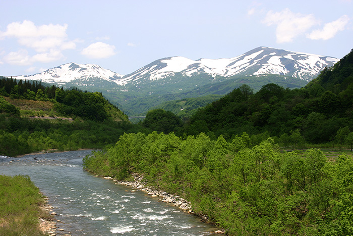 雪と緑と名水に恵まれた月山